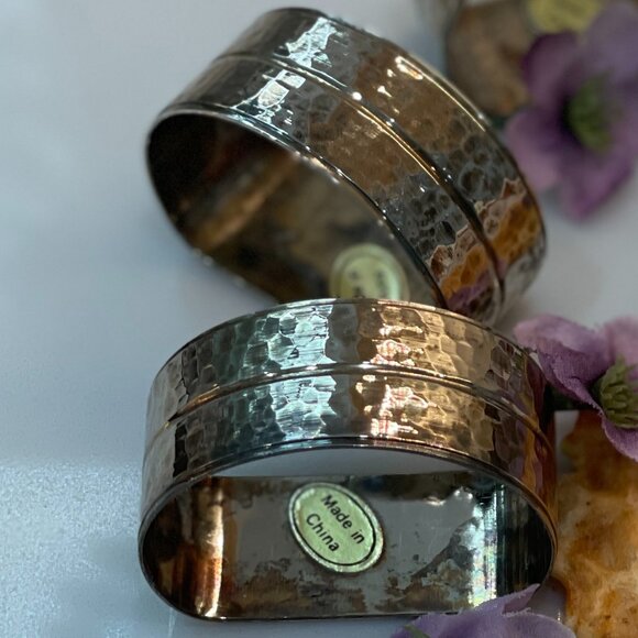 4 Hammered Napkin Rings - Picture 3 of 6